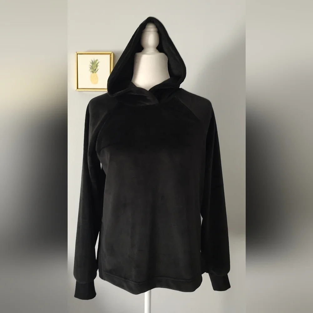 Hoodie  Women Pullover  Black Fleece Size XS  Long Sleeves Warm New without Tag
